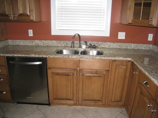 105 Grove Ct - Photo 2 of 8