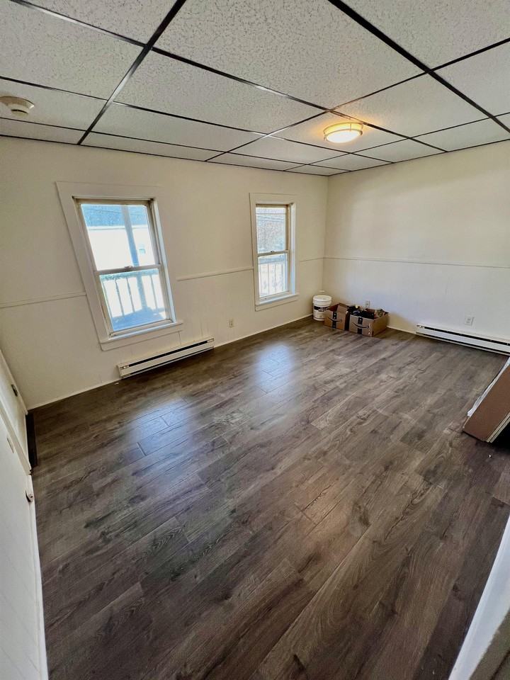 409 Northeast Main Street - Photo 3 of 14