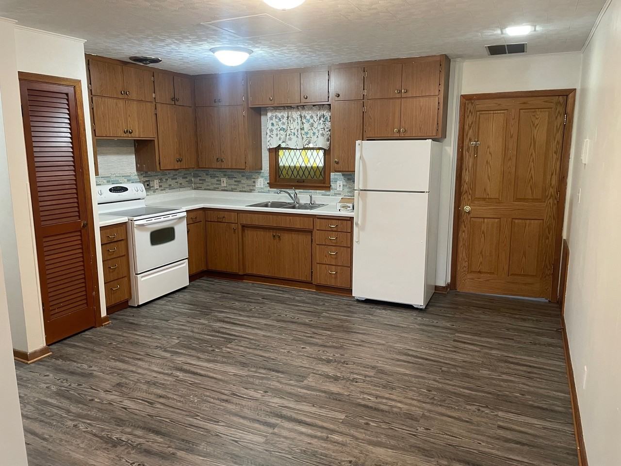 123 Downtown Plaza - Photo 6 of 14