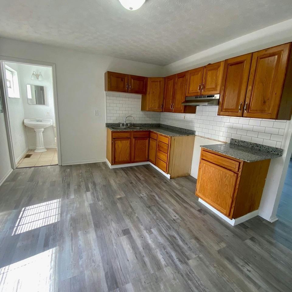 1619 England Ave - Photo 2 of 8