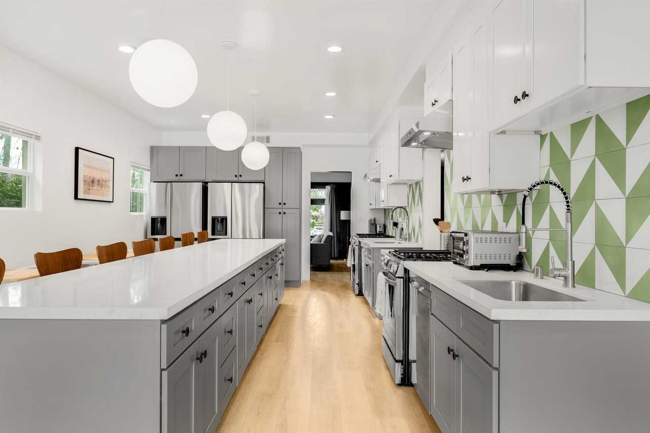 4439 Victoria Park Drive #2E - Photo 3 of 8