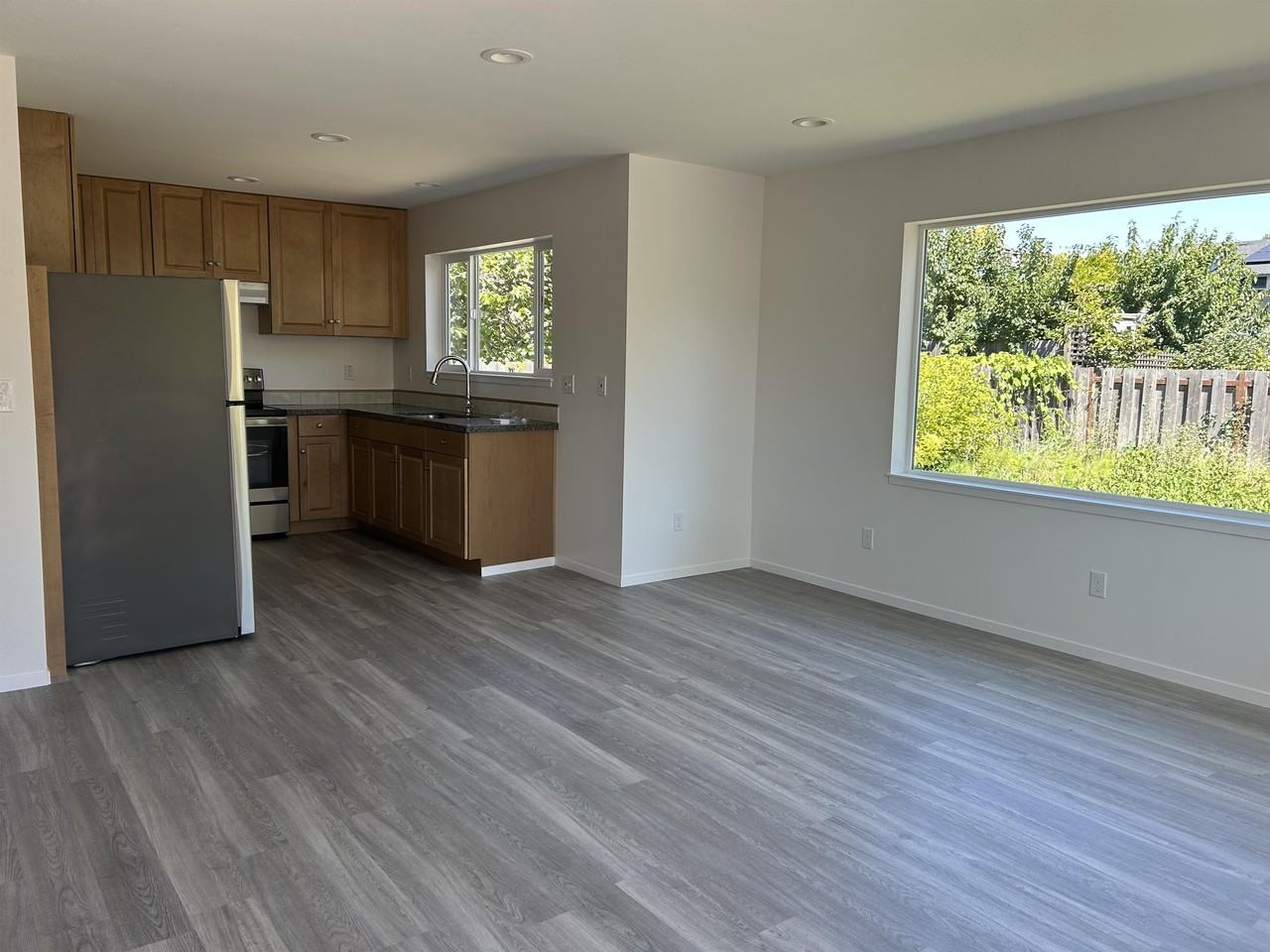 1316A Laurel St - Photo 2 of 8