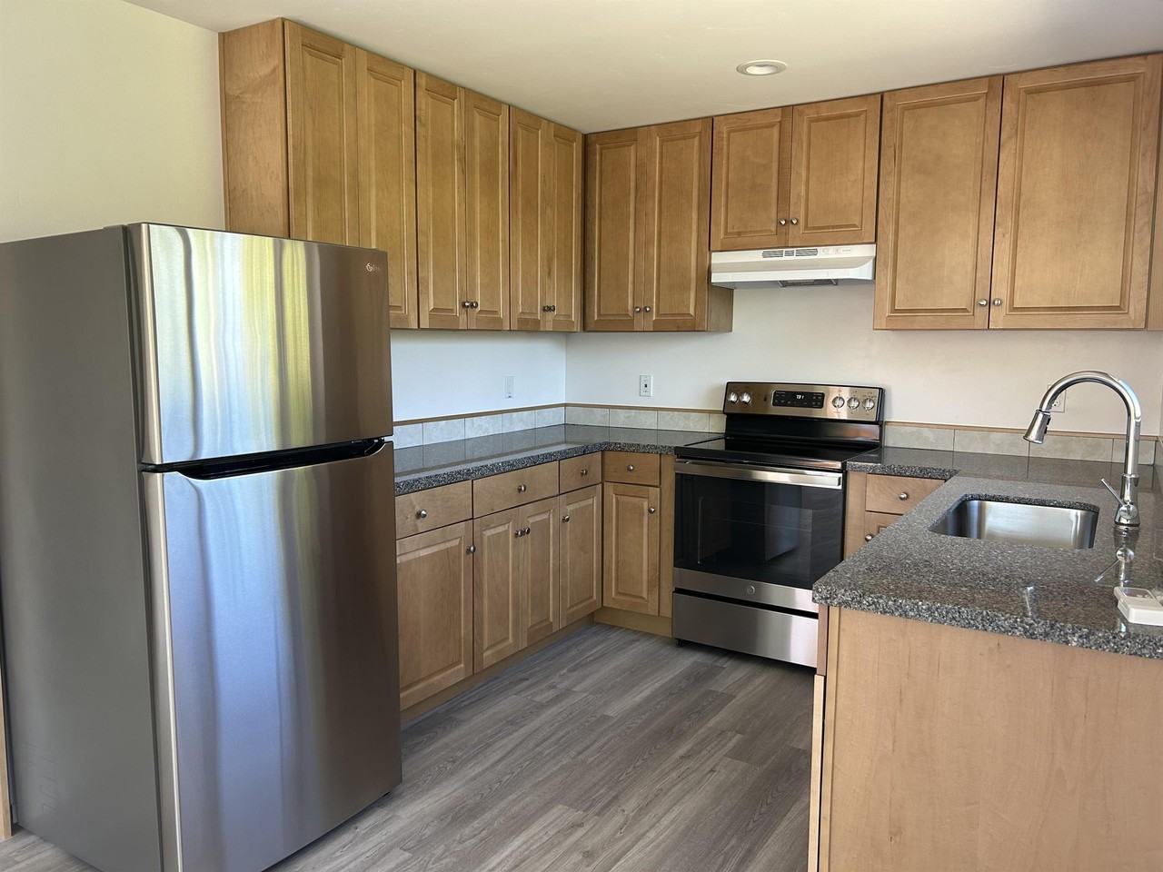 1316A Laurel St - Photo 3 of 8