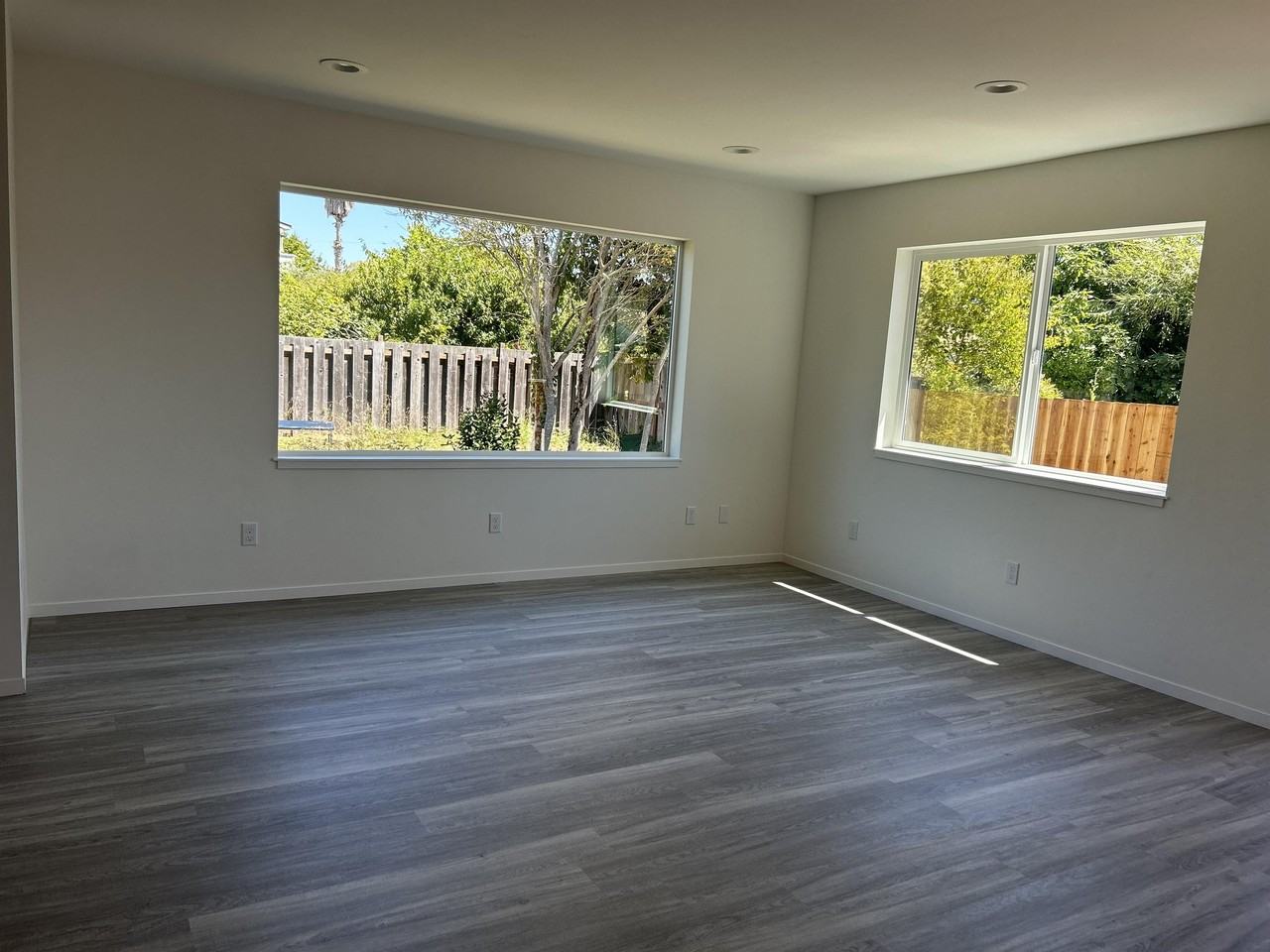 1316A Laurel St - Photo 4 of 8