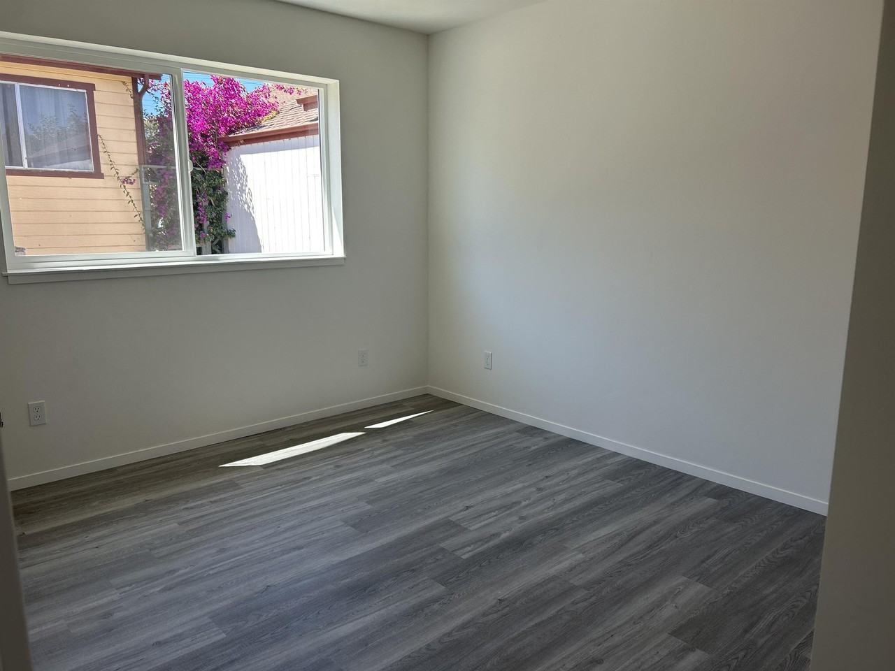 1316A Laurel St - Photo 5 of 8