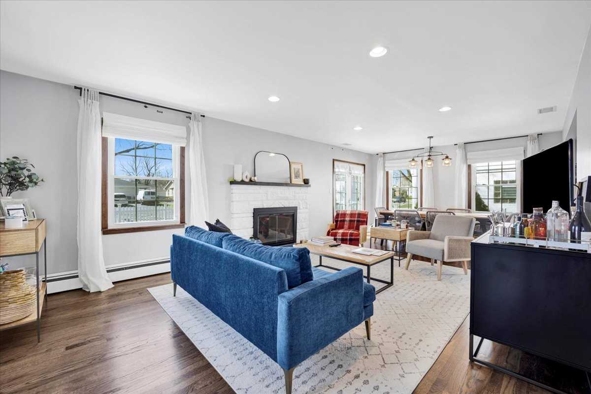 705 Phillippa St - Photo 3 of 34