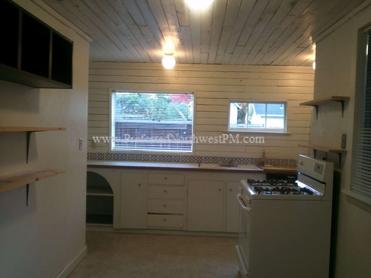 1639 Walnut St - Photo 3 of 11