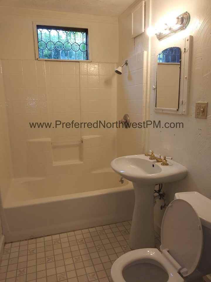 1639 Walnut St - Photo 5 of 11