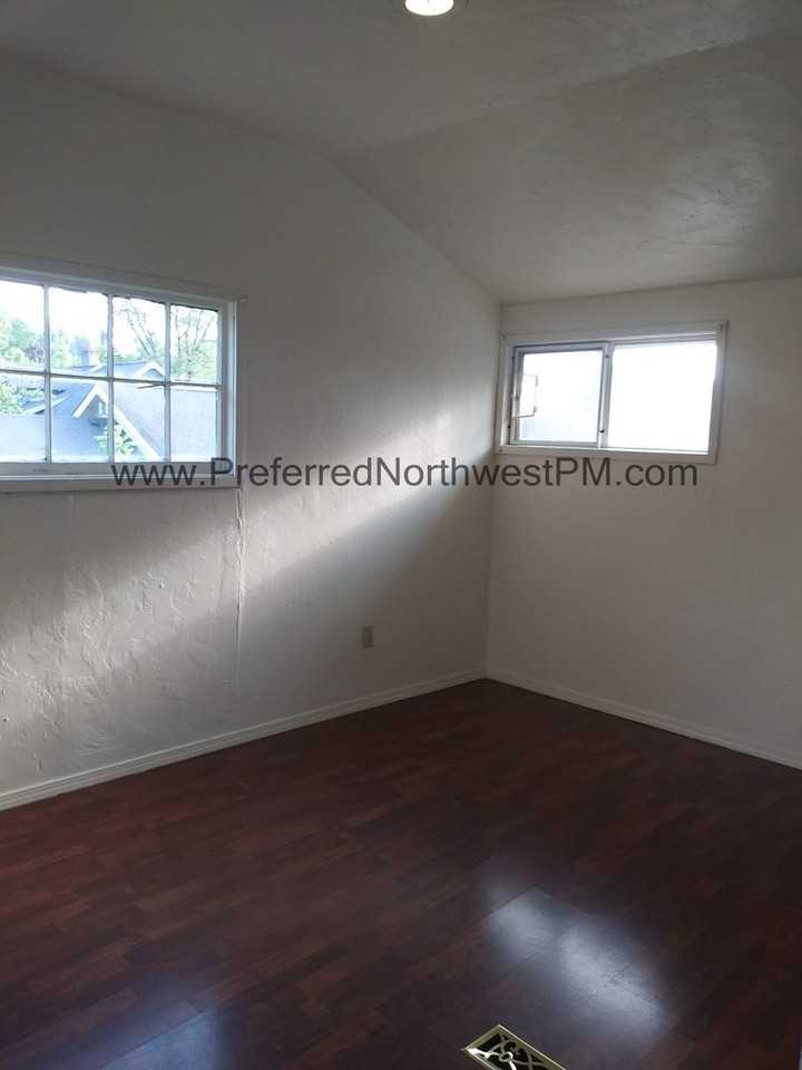 1639 Walnut St - Photo 6 of 11