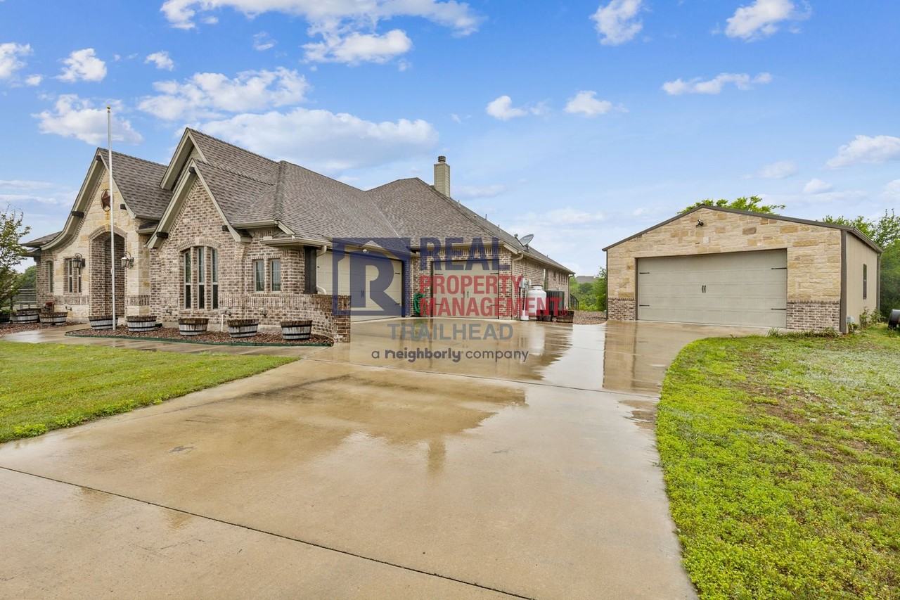 113 Maral Ln - Photo 3 of 33