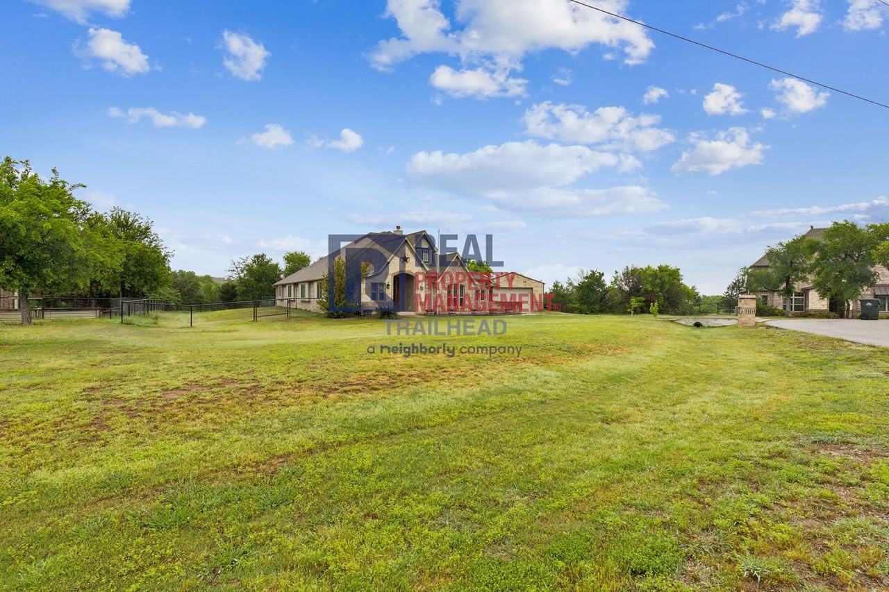 113 Maral Ln - Photo 4 of 33