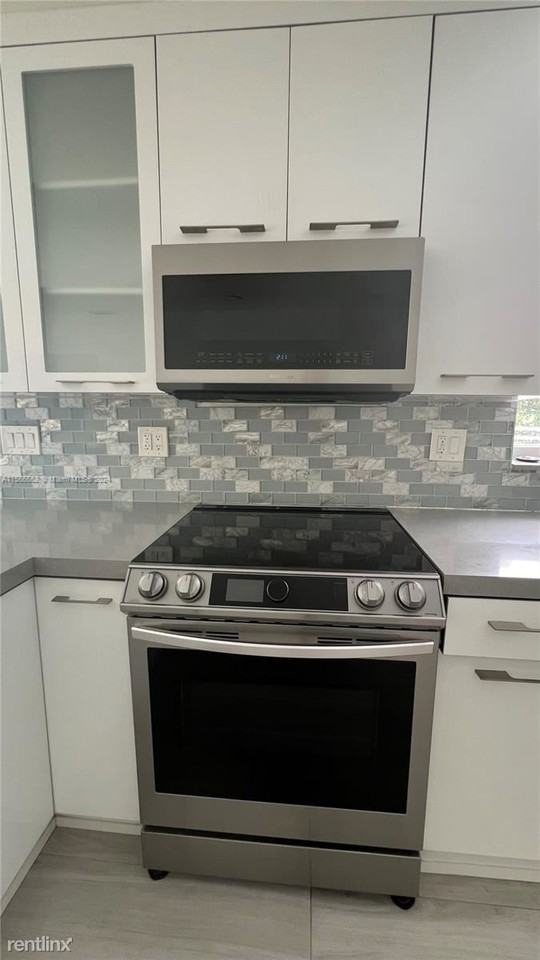 403 Sw 89th Pl - Photo 2 of 9