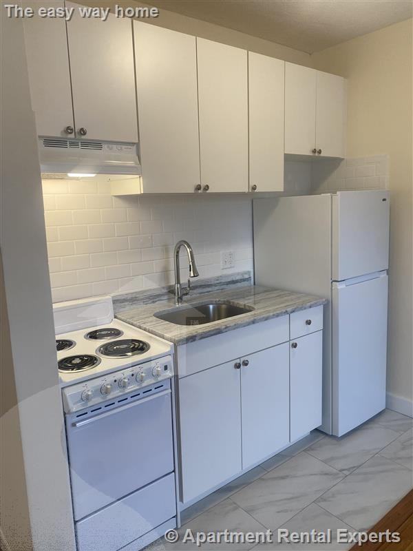 176 N Beacon St #1A - Photo 5 of 7