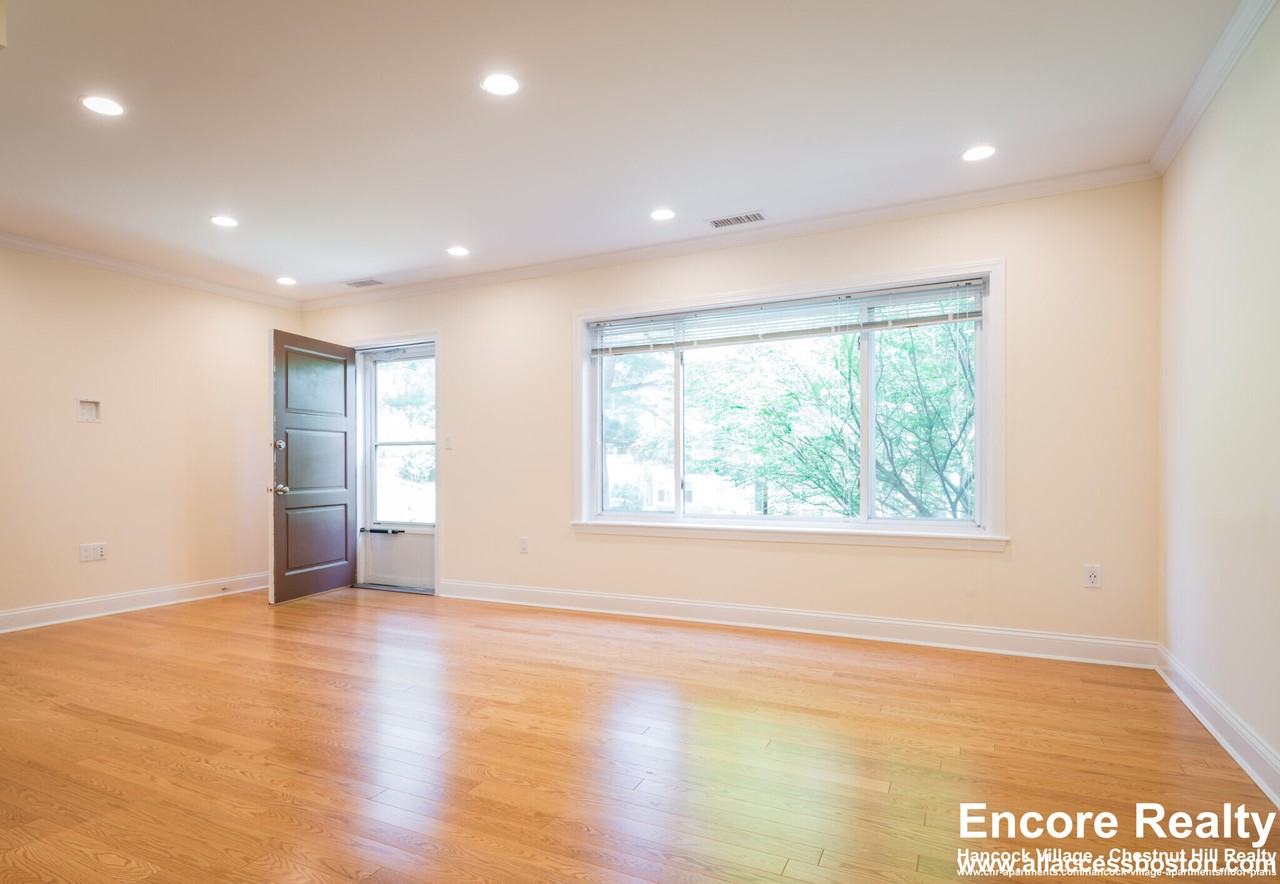 210 Independence Dr - Photo 2 of 9