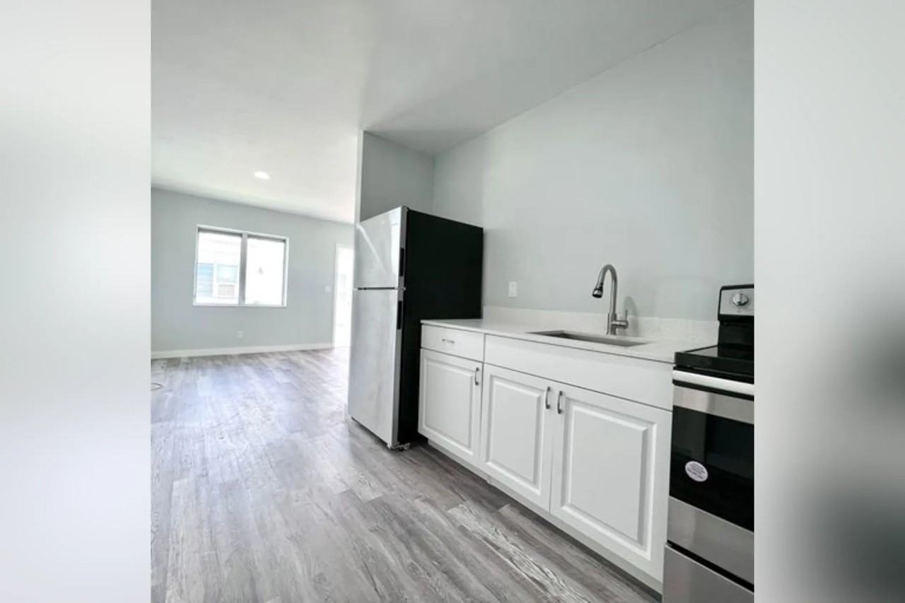 835 Nw 7th St - Photo 2 of 22