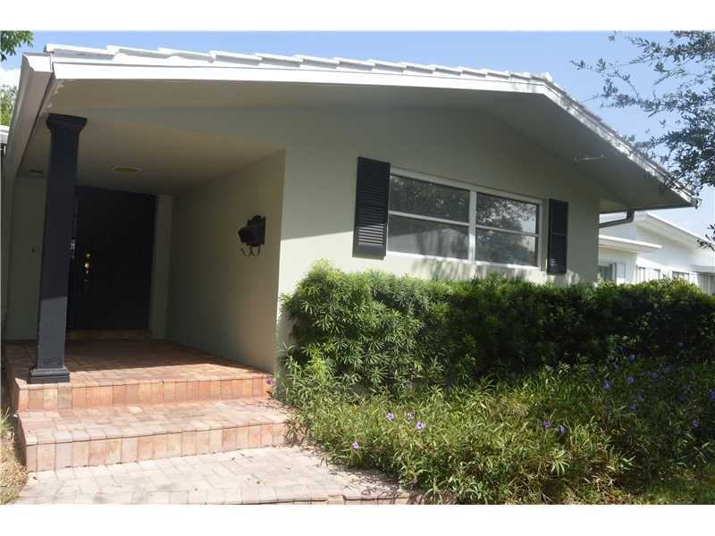 649 NE 26th Ave - Photo 2 of 16