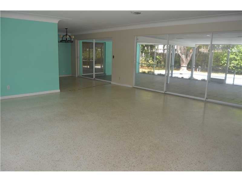 649 NE 26th Ave - Photo 3 of 16