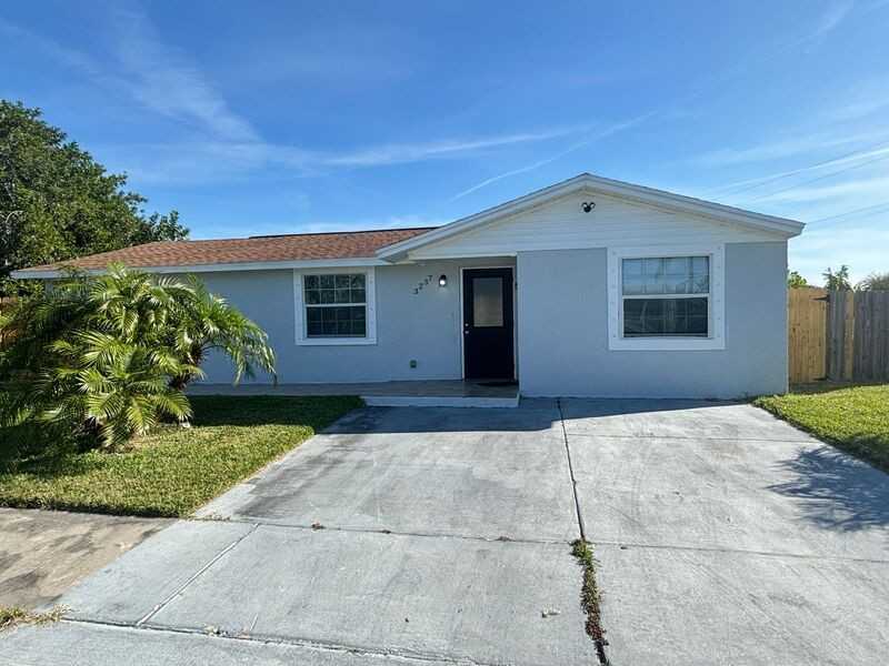 3237 Jackson Dr - Photo 2 of 23