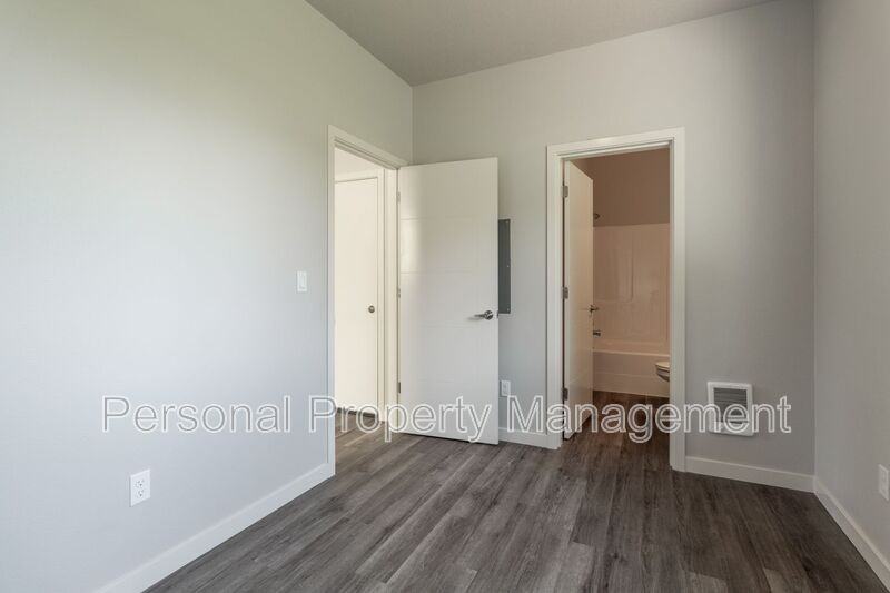 1801 N 20th Ct #B - Photo 6 of 9