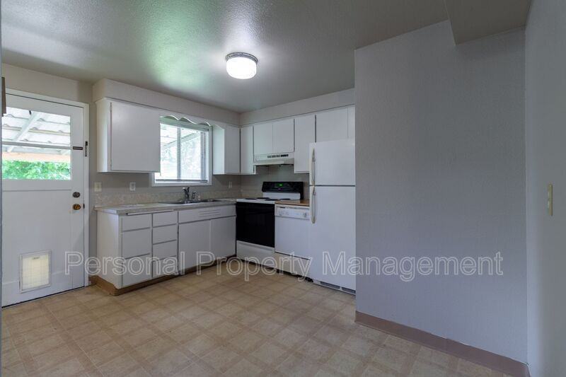 10901 Ne 7th St - Photo 3 of 11