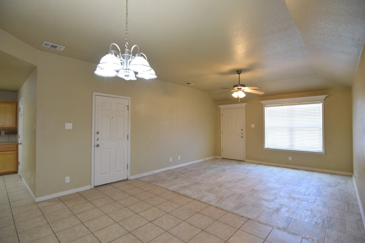 1400 Cavalry Ln - Photo 6 of 17