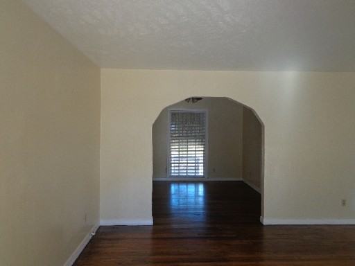 1951 Berwick Ave - Photo 3 of 17