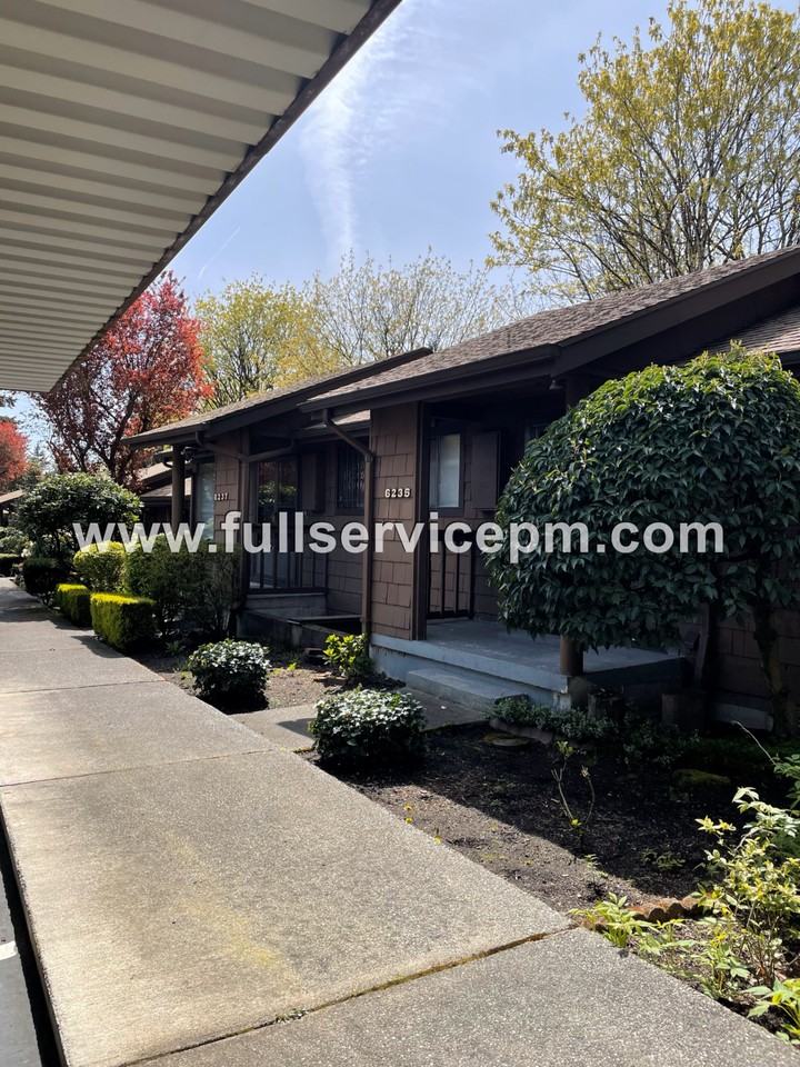 6235 S 153rd St - Photo 3 of 30