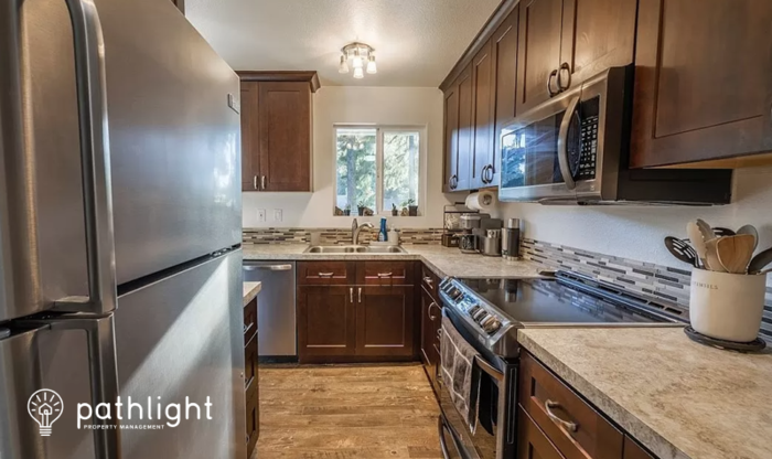 1813 Nw Forest Creek Dr - Photo 2 of 7