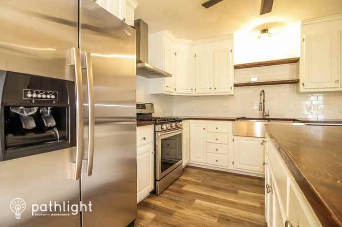 2308 Fairview Rd - Photo 3 of 16