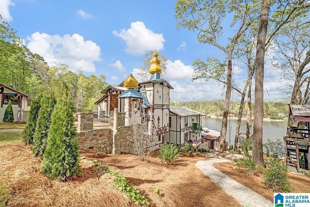 1298 Davis Acres Drive - Photo 3 of 50