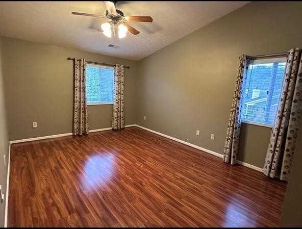 480 Lakeview Dr - Photo 3 of 10