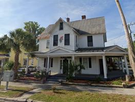 featured image of 321 Oak St #2