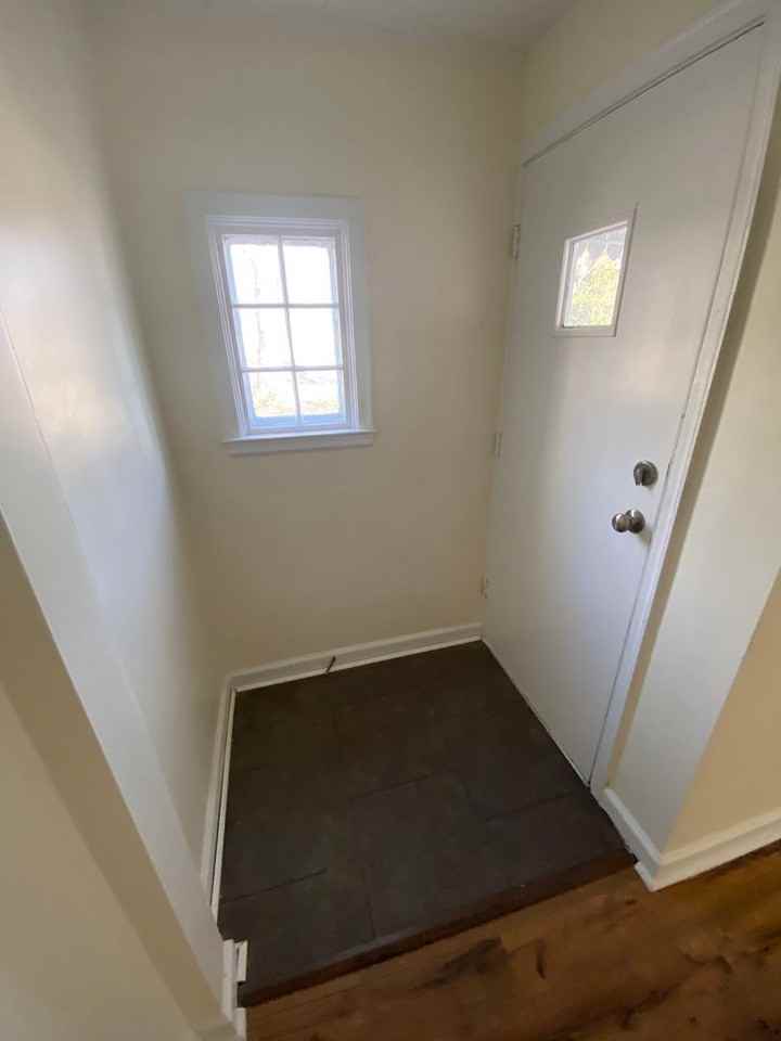 915 Ne Arter Ave - Photo 2 of 12