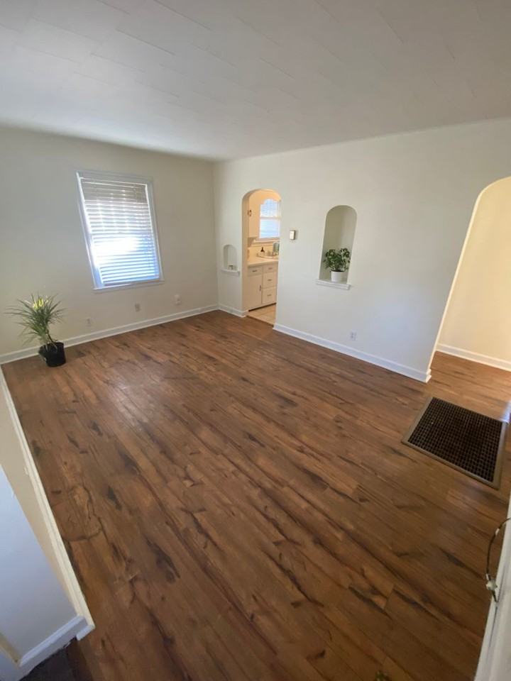 915 Ne Arter Ave - Photo 3 of 12