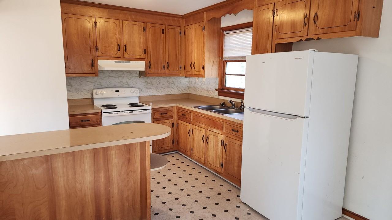 1818 E River Rd - Photo 2 of 11