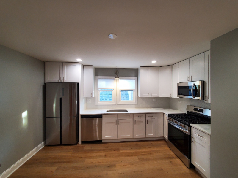 4209 S Washtenaw Ave - Photo 2 of 8