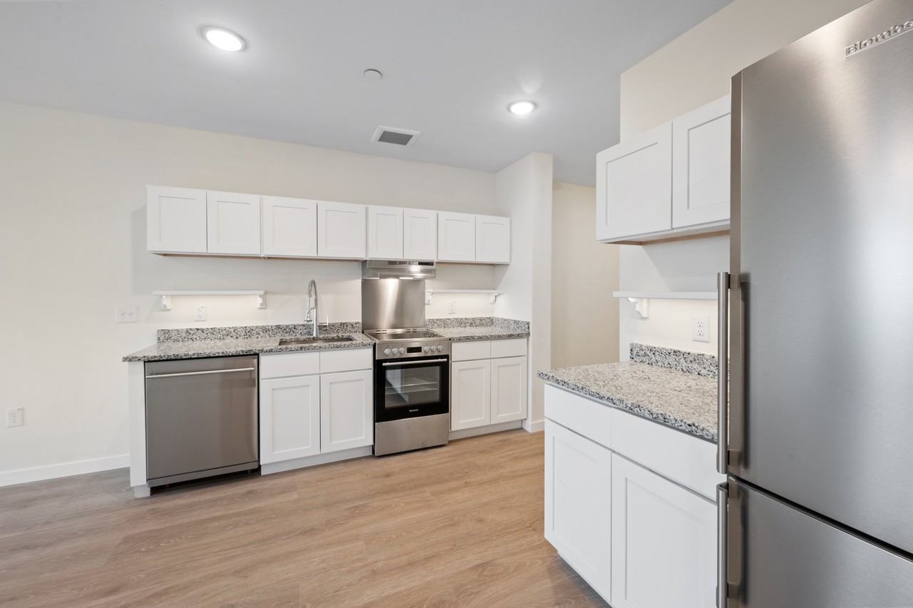 381 Huguenot St #5J - Photo 3 of 8