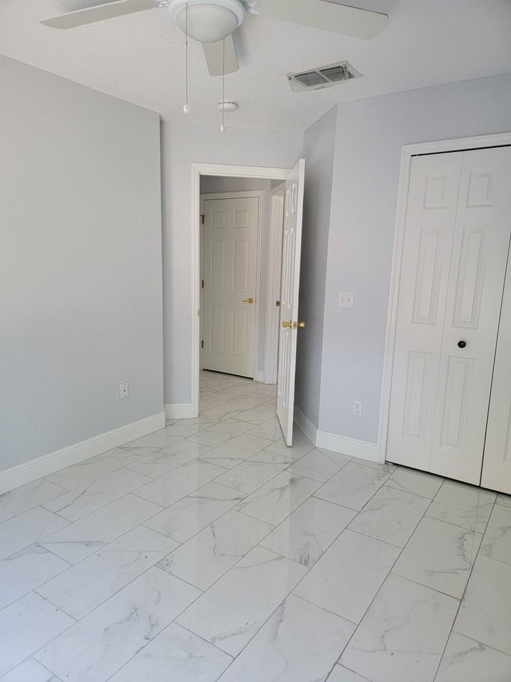 2125 Winsley St #NA - Photo 2 of 5