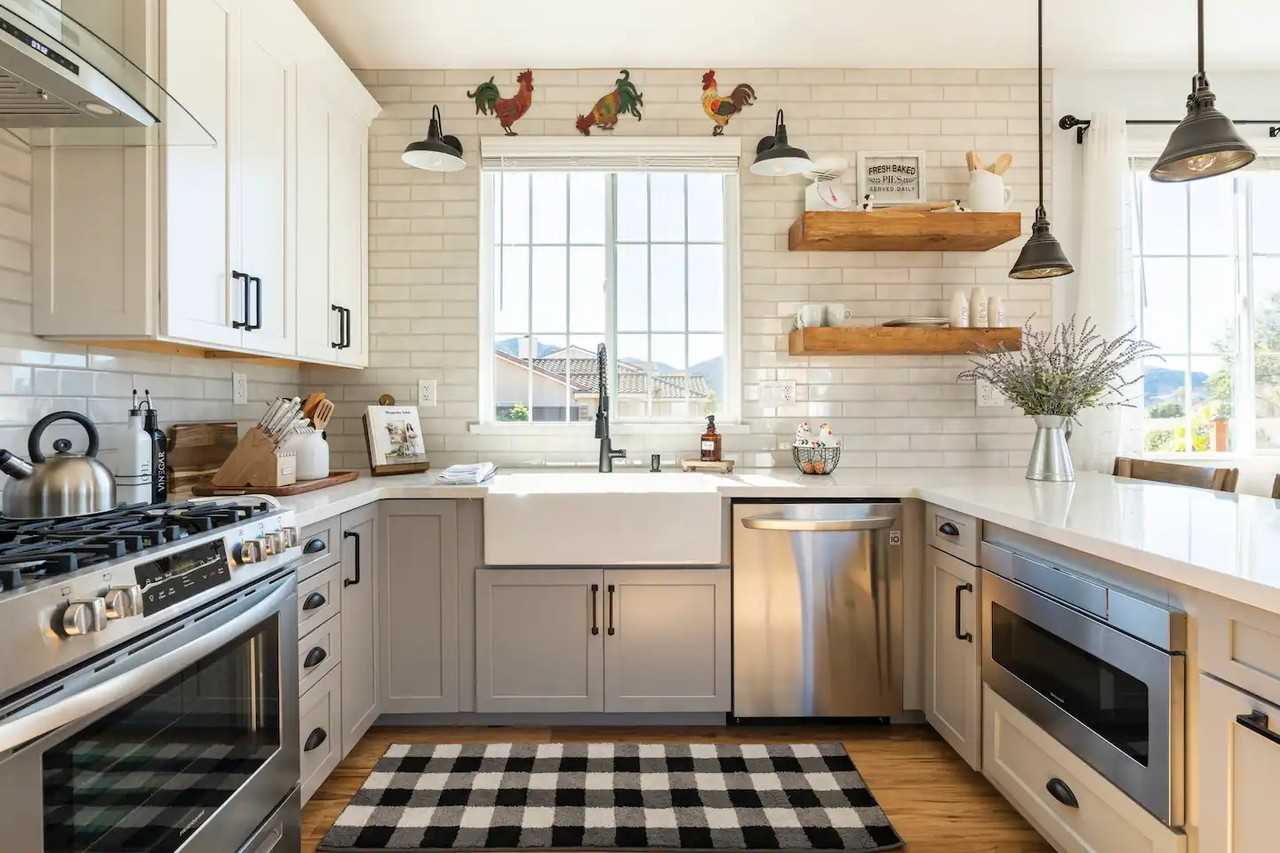 408 Riverview Dr #NA - Photo 3 of 32