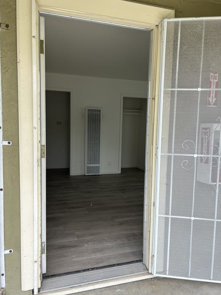 1815 Fairview St #4 - Photo 5 of 14