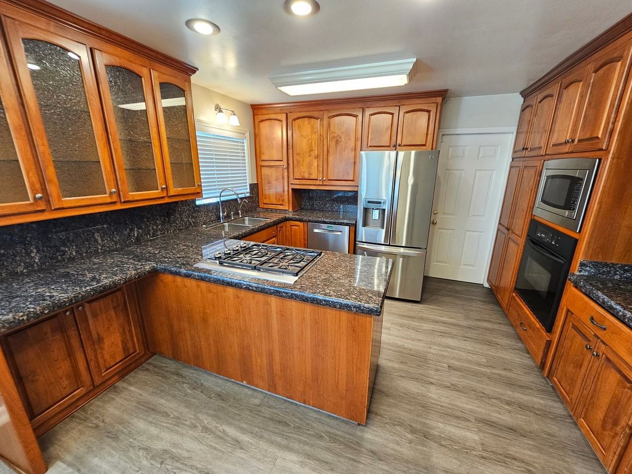 1439 Merrywood Dr - Photo 3 of 31