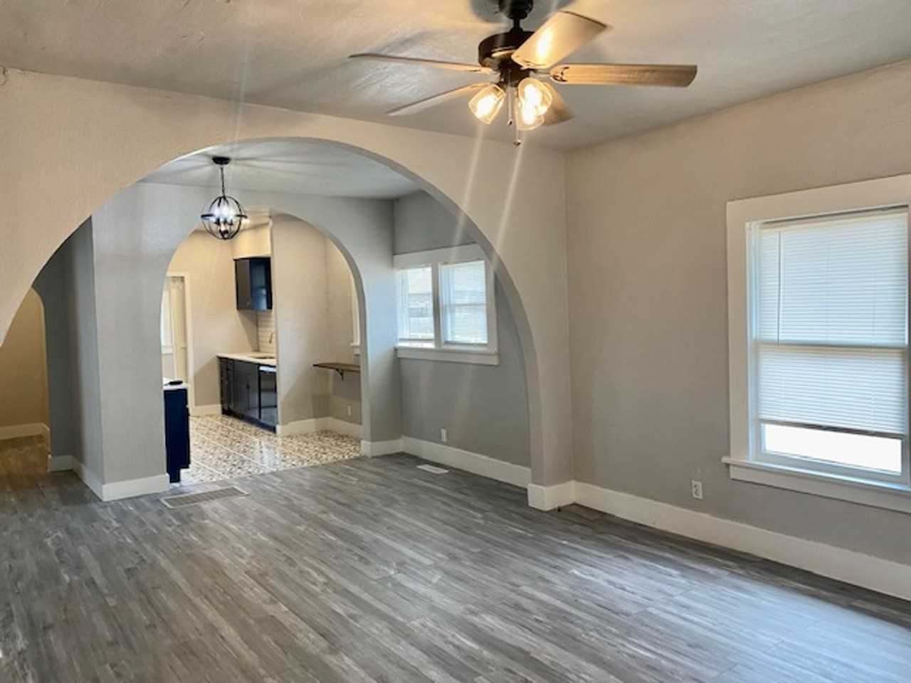 910 W Wade St - Photo 6 of 20