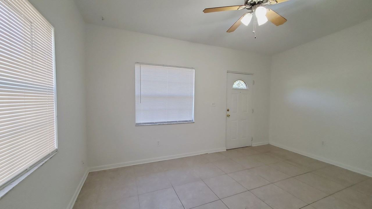 3912 W La Salle St - Photo 3 of 12