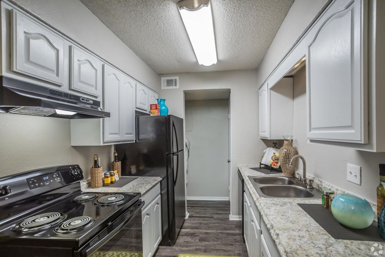 Little Rock II - Photo 3 of 50