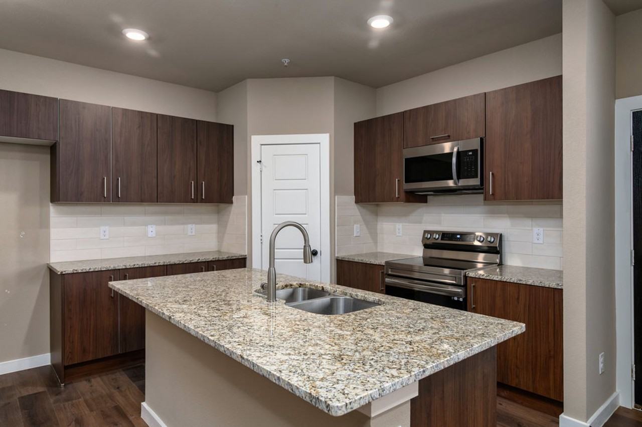 635 Wheatfield Dr - Photo 4 of 16