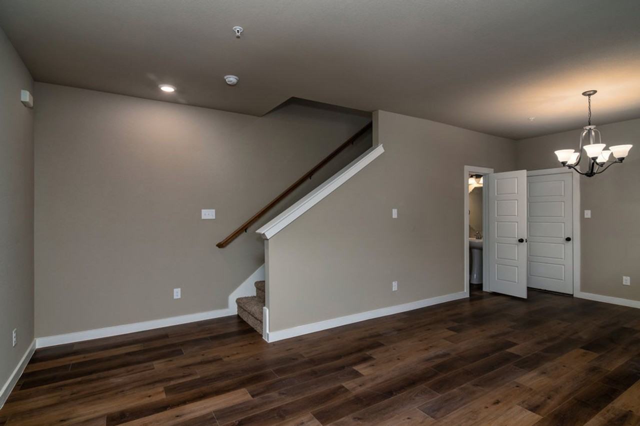 635 Wheatfield Dr - Photo 6 of 16