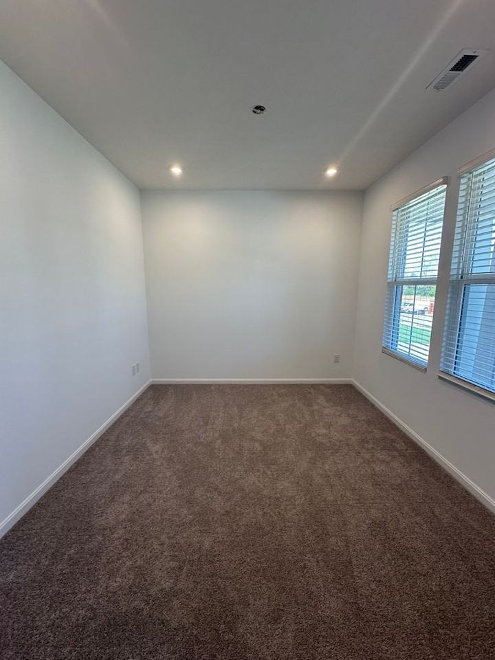 10520 Vista View Dr - Photo 3 of 36