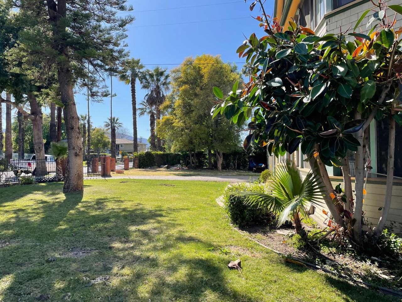 Grand Blvd (934) - Photo 2 of 8