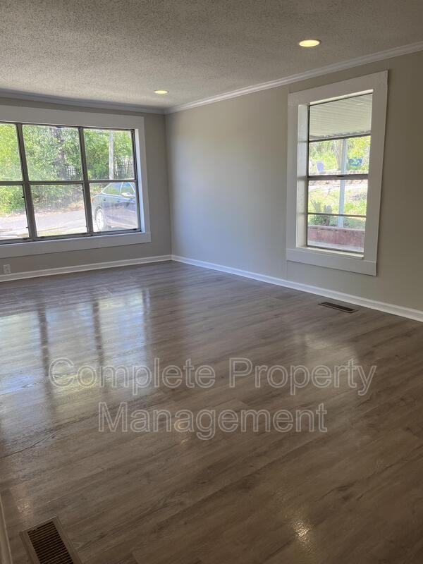 4523 Edwards St - Photo 2 of 20
