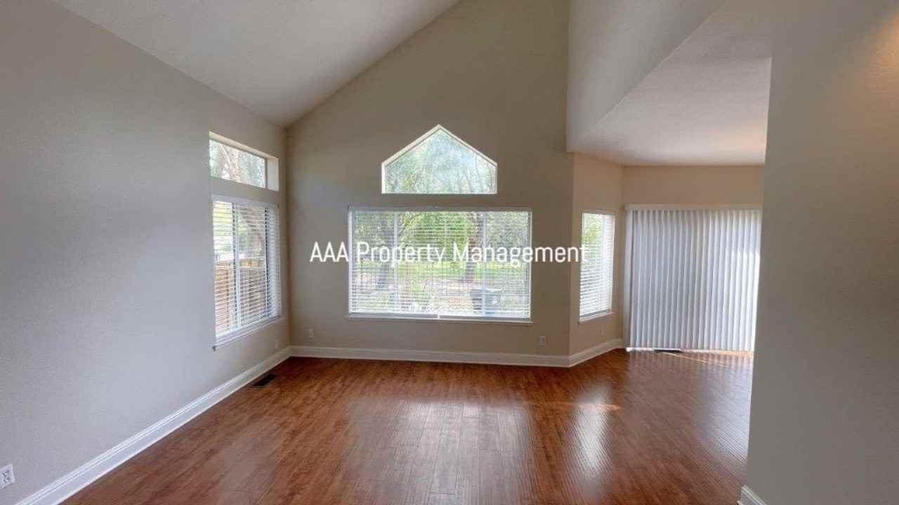 1254 Shell Cir - Photo 2 of 36